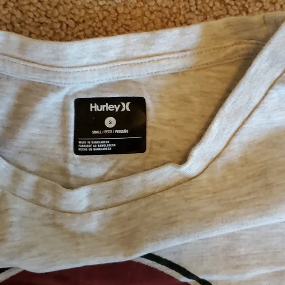 2 Hurley long sleeve shirts - Picture 4 of 4